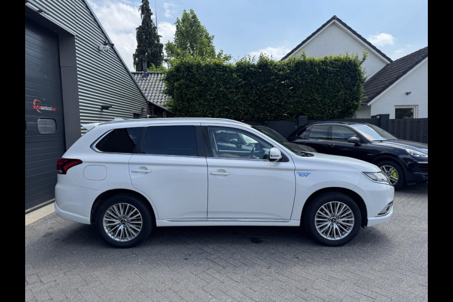 Mitsubishi Outlander 2.4 PHEV Intense+ | Panoramadak | Camera | DAB | 18 Inch Lichtmetalen Velgen | Carplay |