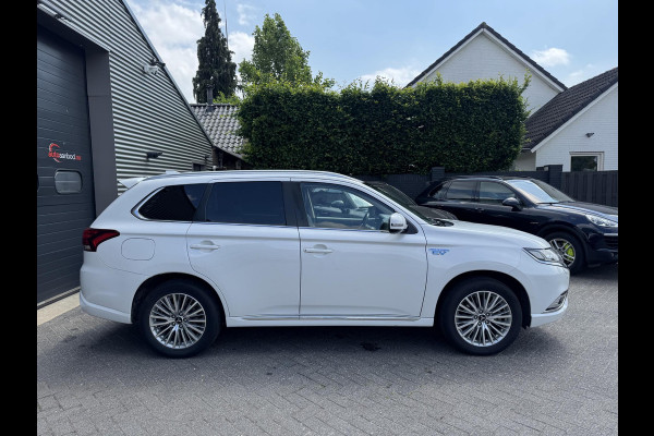 Mitsubishi Outlander 2.4 PHEV Intense+ | Panoramadak | Camera | DAB | 18 Inch Lichtmetalen Velgen | Carplay |