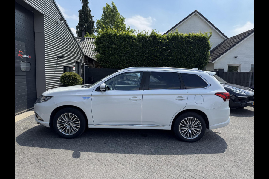 Mitsubishi Outlander 2.4 PHEV Intense+ | Panoramadak | Camera | DAB | 18 Inch Lichtmetalen Velgen | Carplay |