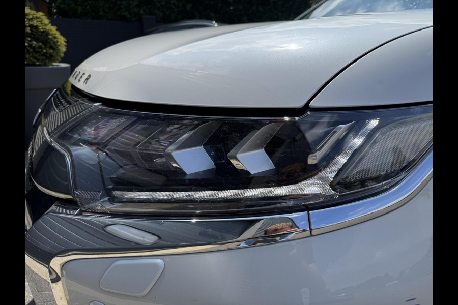 Mitsubishi Outlander 2.4 PHEV Intense+ | Panoramadak | Camera | DAB | 18 Inch Lichtmetalen Velgen | Carplay |
