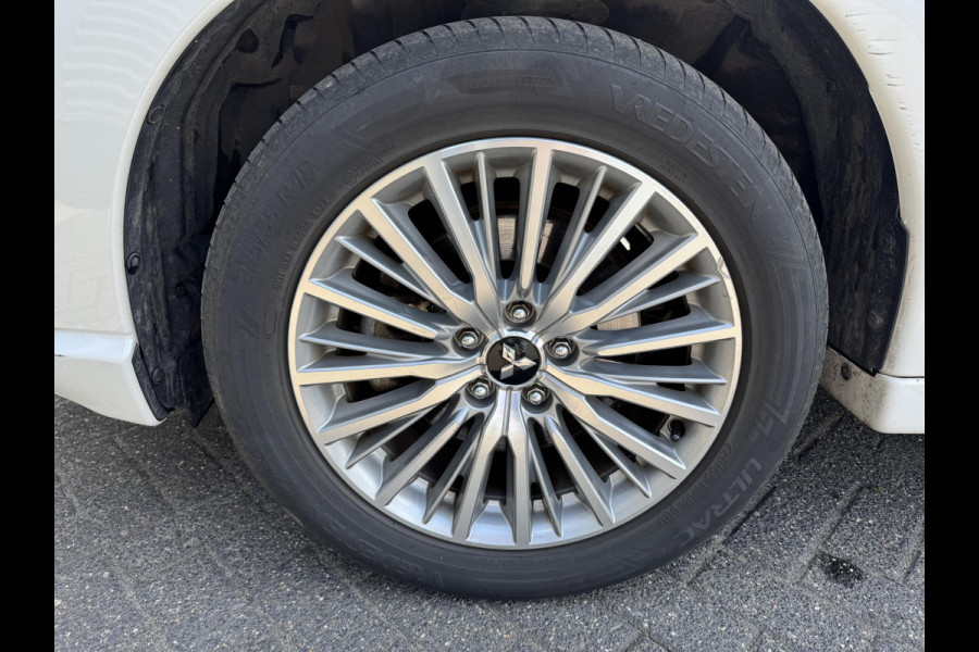 Mitsubishi Outlander 2.4 PHEV Intense+ | Panoramadak | Camera | DAB | 18 Inch Lichtmetalen Velgen | Carplay |