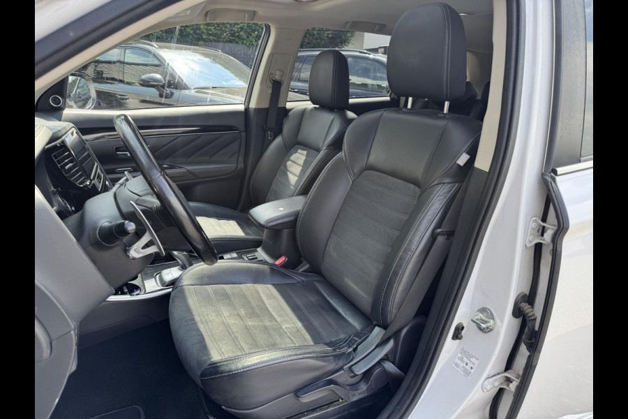 Mitsubishi Outlander 2.4 PHEV Intense+ | Panoramadak | Camera | DAB | 18 Inch Lichtmetalen Velgen | Carplay |