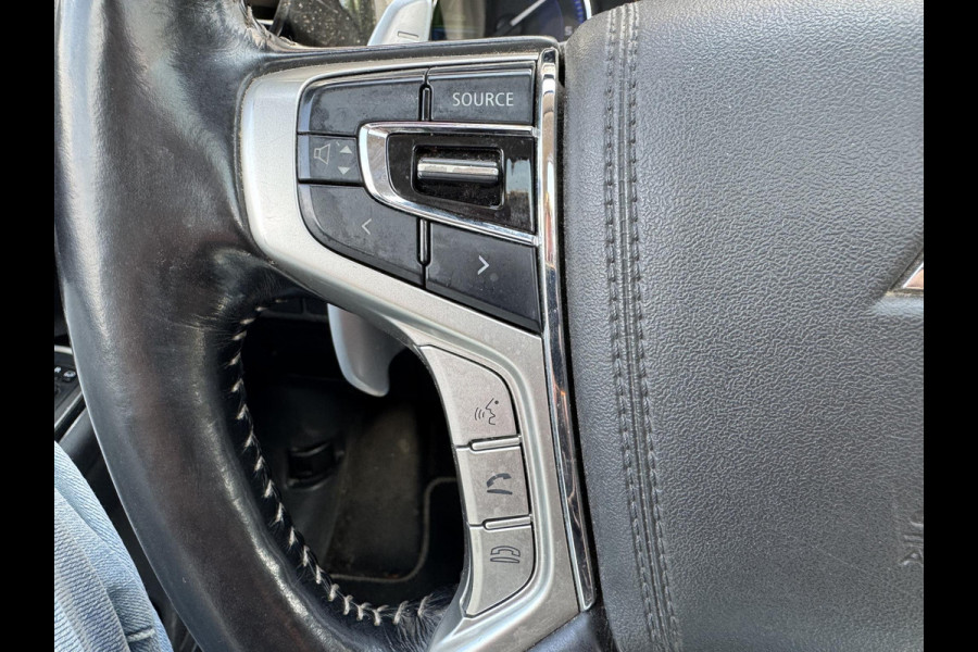 Mitsubishi Outlander 2.4 PHEV Intense+ | Panoramadak | Camera | DAB | 18 Inch Lichtmetalen Velgen | Carplay |