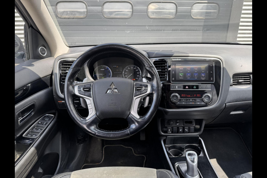 Mitsubishi Outlander 2.4 PHEV Intense+ | Panoramadak | Camera | DAB | 18 Inch Lichtmetalen Velgen | Carplay |