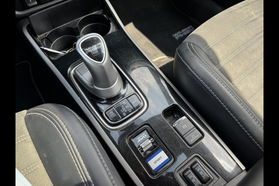 Mitsubishi Outlander 2.4 PHEV Intense+ | Panoramadak | Camera | DAB | 18 Inch Lichtmetalen Velgen | Carplay |