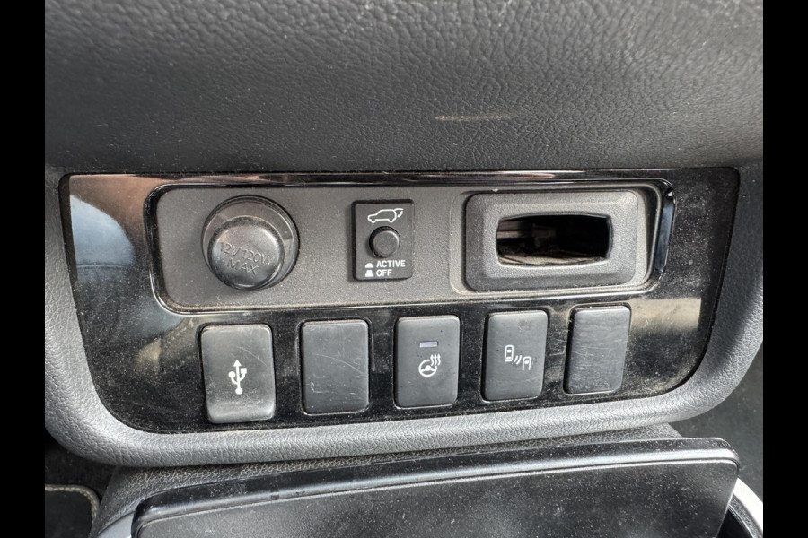 Mitsubishi Outlander 2.4 PHEV Intense+ | Panoramadak | Camera | DAB | 18 Inch Lichtmetalen Velgen | Carplay |