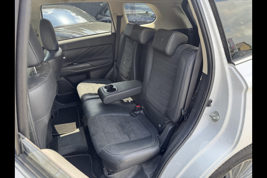 Mitsubishi Outlander 2.4 PHEV Intense+ | Panoramadak | Camera | DAB | 18 Inch Lichtmetalen Velgen | Carplay |