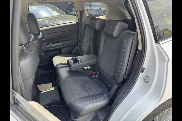 Mitsubishi Outlander 2.4 PHEV Intense+ | Panoramadak | Camera | DAB | 18 Inch Lichtmetalen Velgen | Carplay |