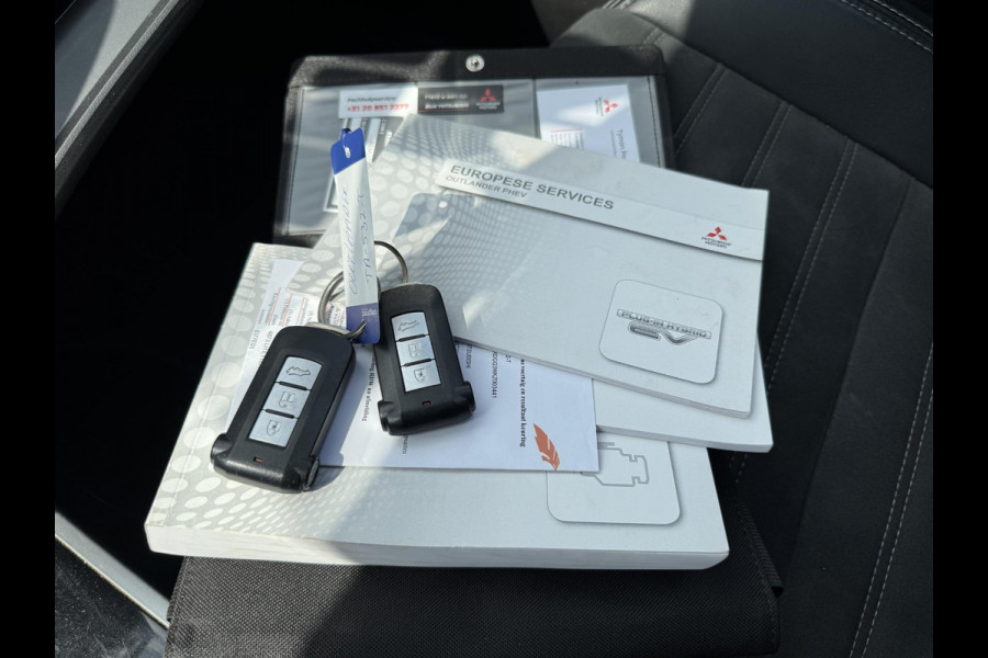Mitsubishi Outlander 2.4 PHEV Intense+ | Panoramadak | Camera | DAB | 18 Inch Lichtmetalen Velgen | Carplay |