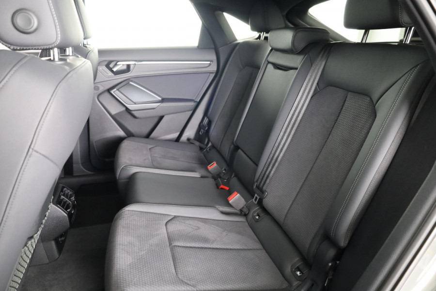 Audi Q3 Sportback 45 TFSI e S Edition 245 pk S-tronic | Navigatie | Parkeersensoren | Achteruitrijcamera | Adaptieve cruise control | Stoelverwarming | S-Line |