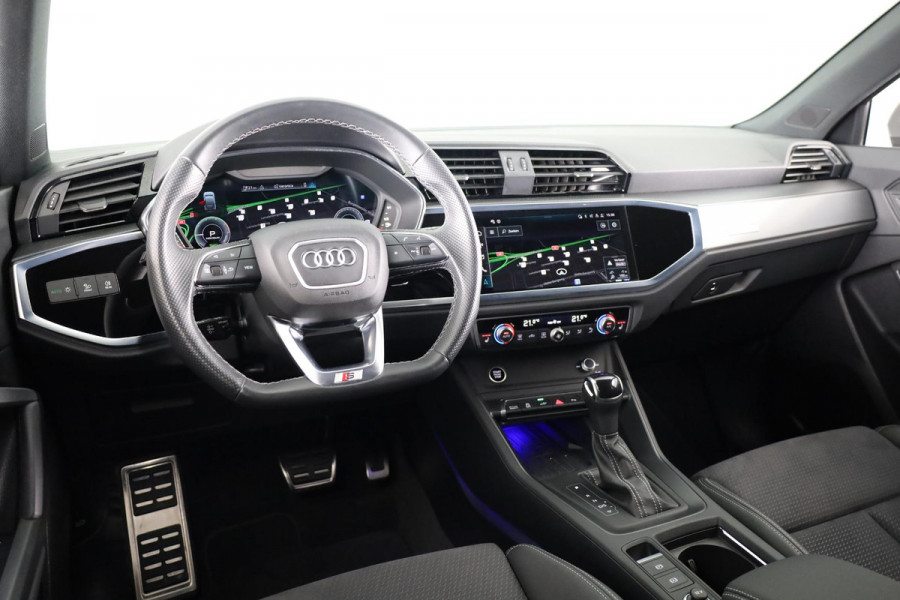 Audi Q3 Sportback 45 TFSI e S Edition 245 pk S-tronic | Navigatie | Parkeersensoren | Achteruitrijcamera | Adaptieve cruise control | Stoelverwarming | S-Line |