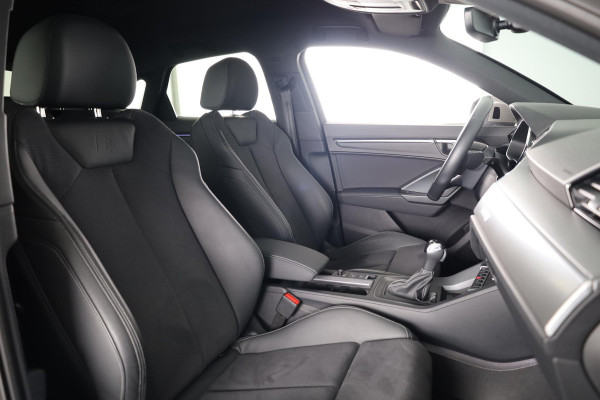 Audi Q3 Sportback 45 TFSI e S Edition 245 pk S-tronic | Navigatie | Parkeersensoren | Achteruitrijcamera | Adaptieve cruise control | Stoelverwarming | S-Line |