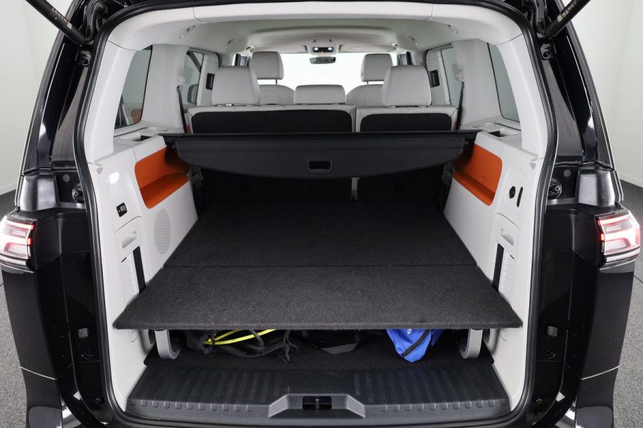 Volkswagen ID. Buzz 1st Max 77kWh 204 PK | Navigatie | Wegklapbare trekhaak | Camera | Keyless entry