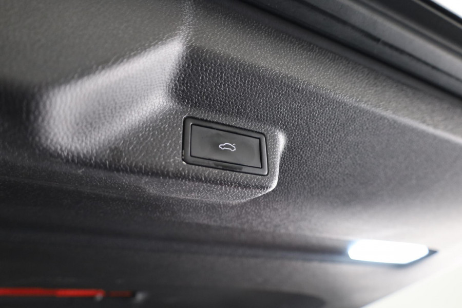 Volkswagen ID. Buzz 1st Max 77kWh 204 PK | Navigatie | Wegklapbare trekhaak | Camera | Keyless entry