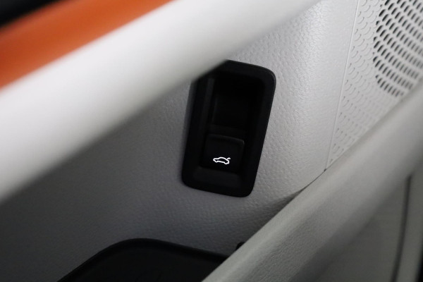Volkswagen ID. Buzz 1st Max 77kWh 204 PK | Navigatie | Wegklapbare trekhaak | Camera | Keyless entry