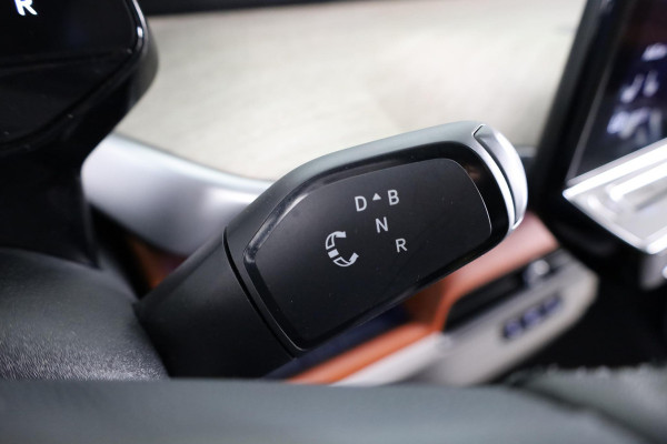 Volkswagen ID. Buzz 1st Max 77kWh 204 PK | Navigatie | Wegklapbare trekhaak | Camera | Keyless entry