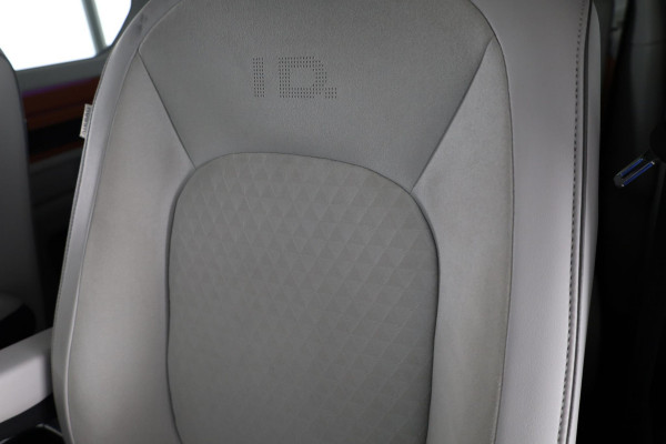 Volkswagen ID. Buzz 1st Max 77kWh 204 PK | Navigatie | Wegklapbare trekhaak | Camera | Keyless entry