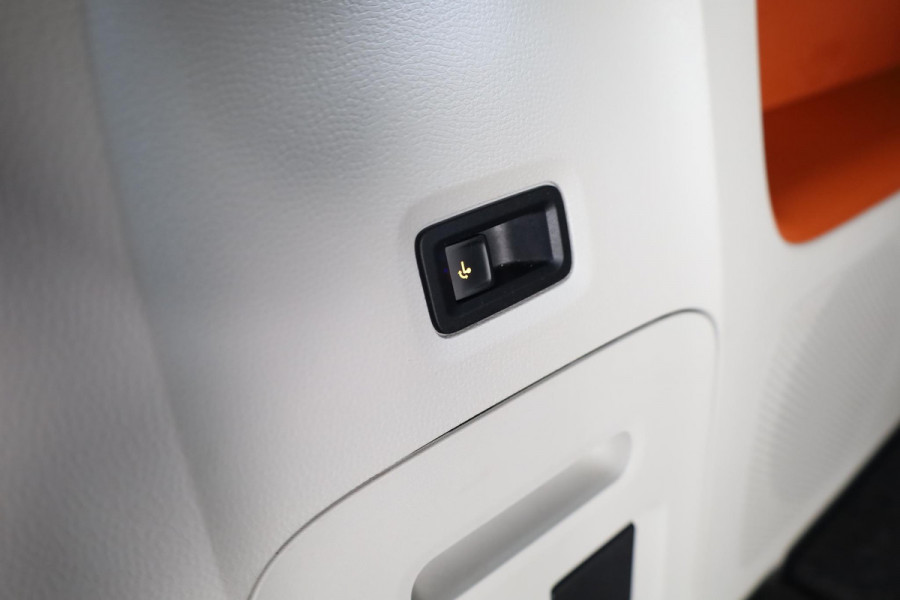 Volkswagen ID. Buzz 1st Max 77kWh 204 PK | Navigatie | Wegklapbare trekhaak | Camera | Keyless entry