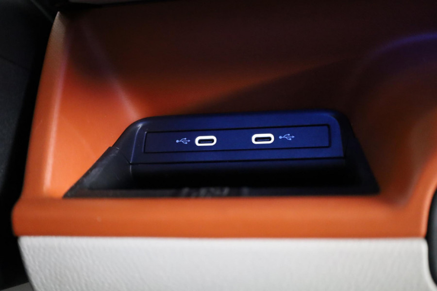 Volkswagen ID. Buzz 1st Max 77kWh 204 PK | Navigatie | Wegklapbare trekhaak | Camera | Keyless entry