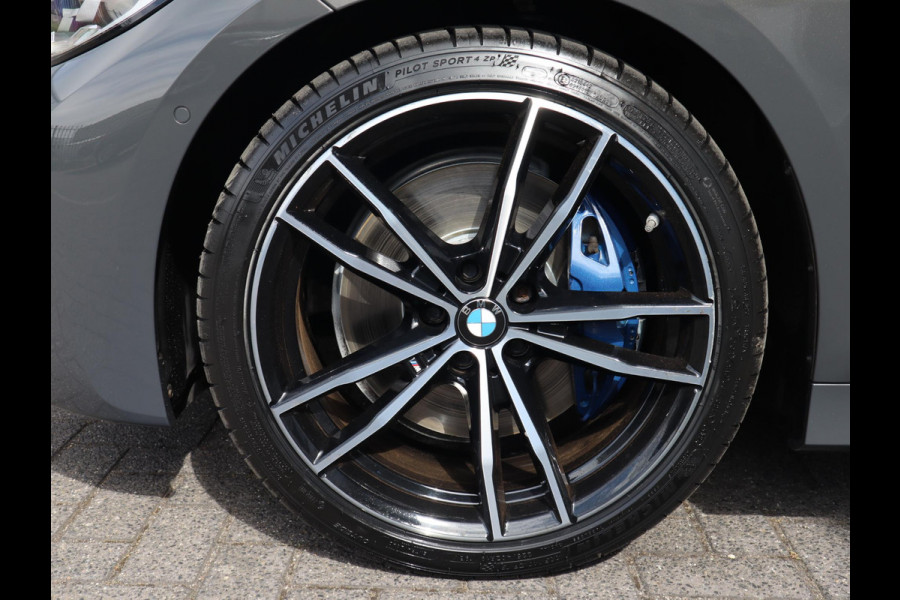 BMW 3 Serie Touring 320i High Executive Edition | Head Up | Adaptief Cruise | Panodak |