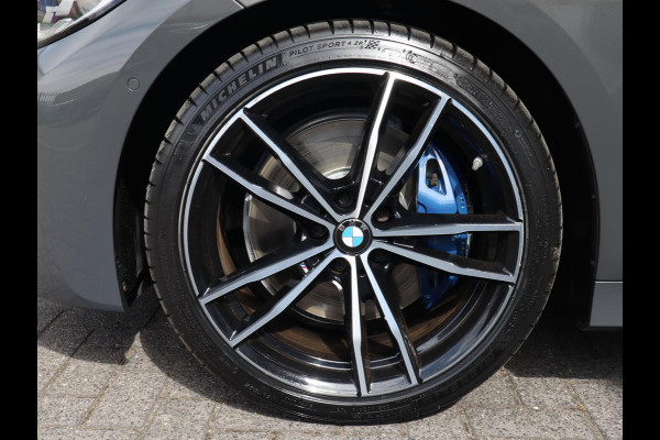 BMW 3 Serie Touring 320i High Executive Edition | Head Up | Adaptief Cruise | Panodak |