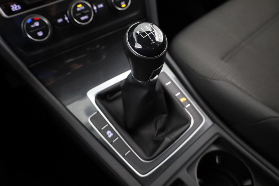 Volkswagen Golf 1.0 TSI Comfortline 115 pk | Navigatie | Parkeersensoren | Adaptieve cruise control | Apple Carplay/Android Auto | Autom. airco |