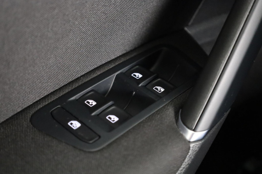 Volkswagen Golf 1.0 TSI Comfortline 115 pk | Navigatie | Parkeersensoren | Adaptieve cruise control | Apple Carplay/Android Auto | Autom. airco |
