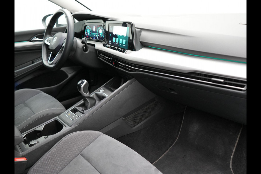 Volkswagen GOLF Variant 1.5 TSI Life Business 131pk | Adaptive Cruise | Camera | Alcantara Sportstoelen Verwarmd | IQ Light | Stuurverwaming |  Sfeerverlichting | Parkassist | Apple Carplay |