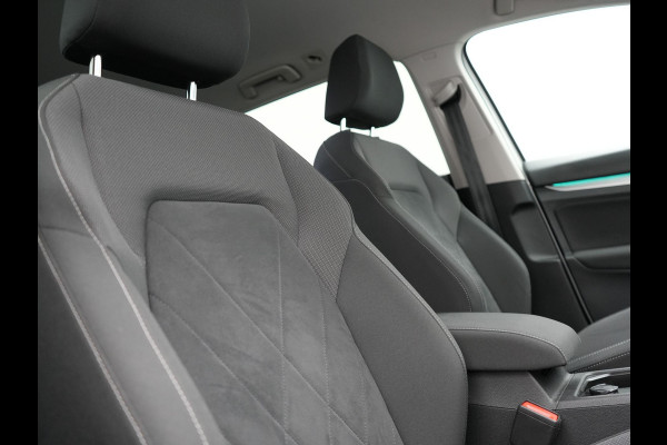 Volkswagen GOLF Variant 1.5 TSI Life Business 131pk | Adaptive Cruise | Camera | Alcantara Sportstoelen Verwarmd | IQ Light | Stuurverwaming |  Sfeerverlichting | Parkassist | Apple Carplay |
