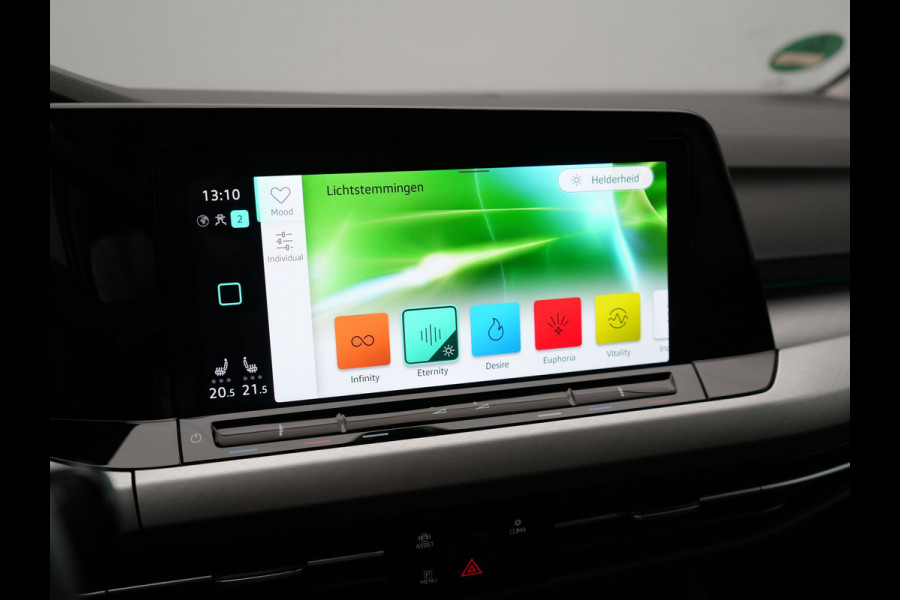 Volkswagen GOLF Variant 1.5 TSI Life Business 131pk | Adaptive Cruise | Camera | Alcantara Sportstoelen Verwarmd | IQ Light | Stuurverwaming |  Sfeerverlichting | Parkassist | Apple Carplay |