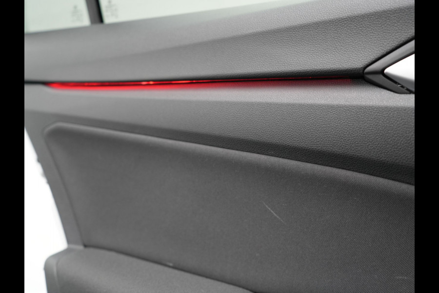 Volkswagen GOLF Variant 1.5 TSI Life Business 131pk | Adaptive Cruise | Camera | Alcantara Sportstoelen Verwarmd | IQ Light | Stuurverwaming |  Sfeerverlichting | Parkassist | Apple Carplay |