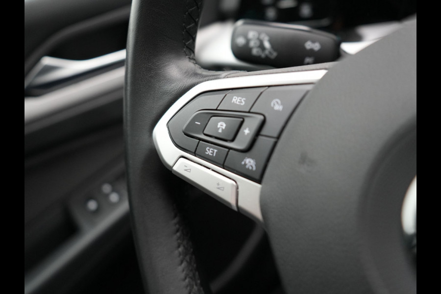Volkswagen GOLF Variant 1.5 TSI Life Business 131pk | Adaptive Cruise | Camera | Alcantara Sportstoelen Verwarmd | IQ Light | Stuurverwaming |  Sfeerverlichting | Parkassist | Apple Carplay |