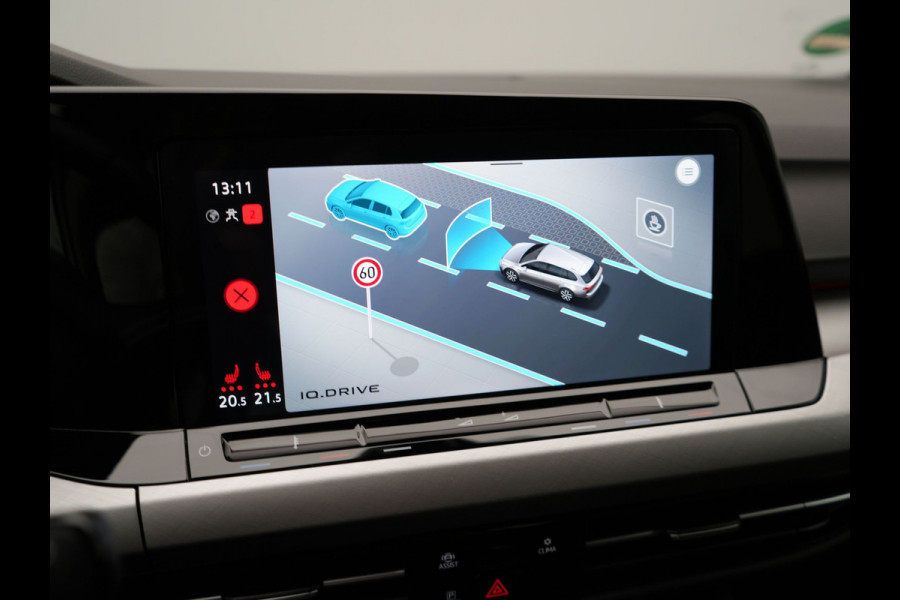 Volkswagen GOLF Variant 1.5 TSI Life Business 131pk | Adaptive Cruise | Camera | Alcantara Sportstoelen Verwarmd | IQ Light | Stuurverwaming |  Sfeerverlichting | Parkassist | Apple Carplay |