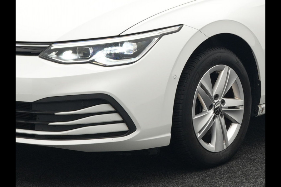 Volkswagen GOLF Variant 1.5 TSI Life Business 131pk | Adaptive Cruise | Camera | Alcantara Sportstoelen Verwarmd | IQ Light | Stuurverwaming |  Sfeerverlichting | Parkassist | Apple Carplay |