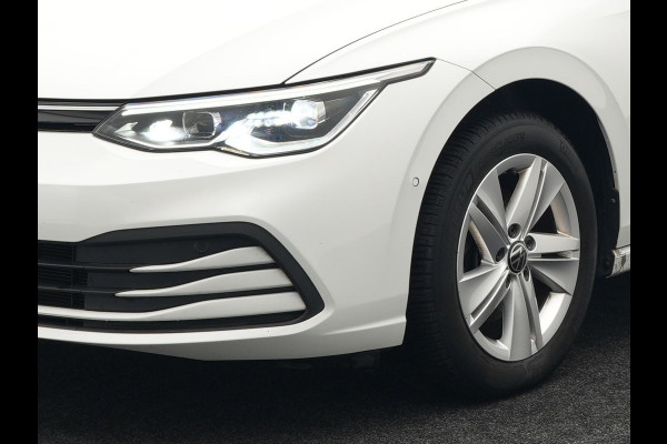 Volkswagen GOLF Variant 1.5 TSI Life Business 131pk | Adaptive Cruise | Camera | Alcantara Sportstoelen Verwarmd | IQ Light | Stuurverwaming |  Sfeerverlichting | Parkassist | Apple Carplay |
