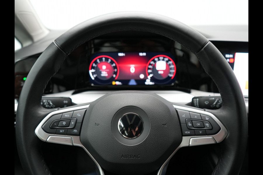 Volkswagen GOLF Variant 1.5 TSI Life Business 131pk | Adaptive Cruise | Camera | Alcantara Sportstoelen Verwarmd | IQ Light | Stuurverwaming |  Sfeerverlichting | Parkassist | Apple Carplay |