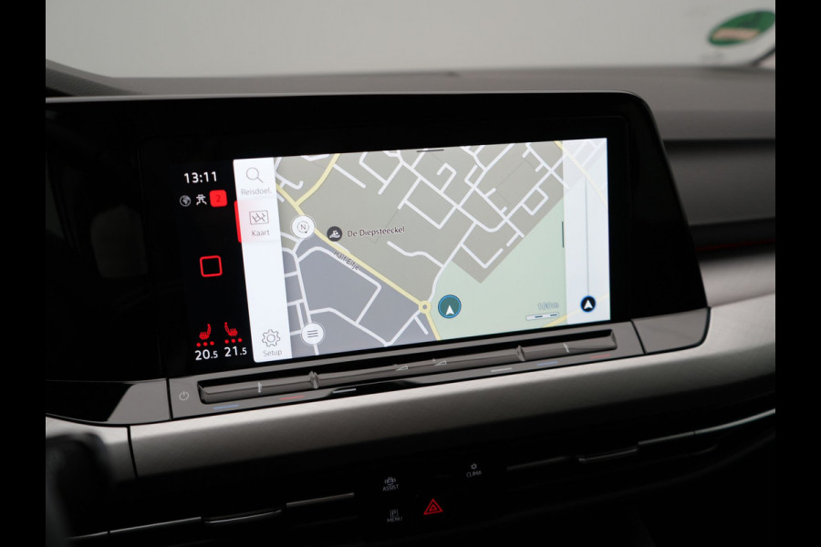 Volkswagen GOLF Variant 1.5 TSI Life Business 131pk | Adaptive Cruise | Camera | Alcantara Sportstoelen Verwarmd | IQ Light | Stuurverwaming |  Sfeerverlichting | Parkassist | Apple Carplay |