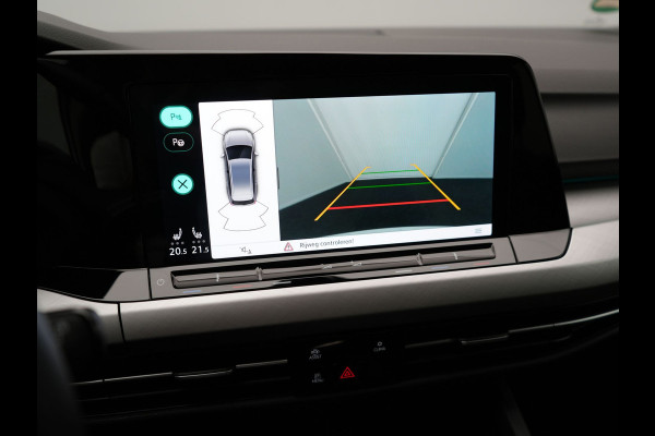 Volkswagen GOLF Variant 1.5 TSI Life Business 131pk | Adaptive Cruise | Camera | Alcantara Sportstoelen Verwarmd | IQ Light | Stuurverwaming |  Sfeerverlichting | Parkassist | Apple Carplay |