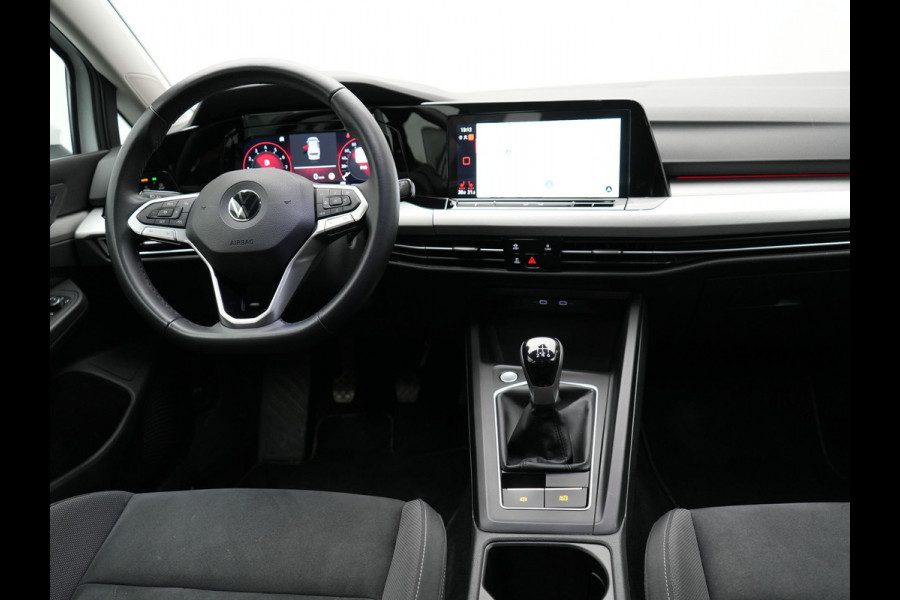 Volkswagen GOLF Variant 1.5 TSI Life Business 131pk | Adaptive Cruise | Camera | Alcantara Sportstoelen Verwarmd | IQ Light | Stuurverwaming |  Sfeerverlichting | Parkassist | Apple Carplay |