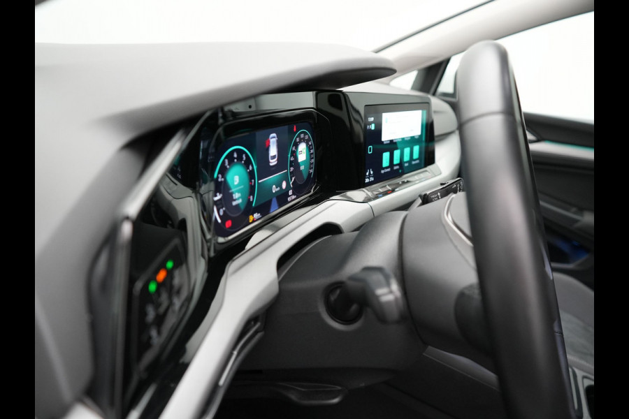 Volkswagen GOLF Variant 1.5 TSI Life Business 131pk | Adaptive Cruise | Camera | Alcantara Sportstoelen Verwarmd | IQ Light | Stuurverwaming |  Sfeerverlichting | Parkassist | Apple Carplay |