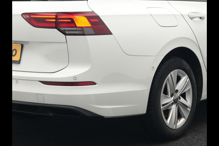 Volkswagen GOLF Variant 1.5 TSI Life Business 131pk | Adaptive Cruise | Camera | Alcantara Sportstoelen Verwarmd | IQ Light | Stuurverwaming |  Sfeerverlichting | Parkassist | Apple Carplay |