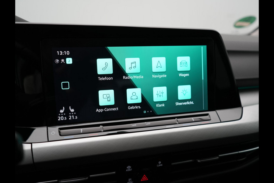 Volkswagen GOLF Variant 1.5 TSI Life Business 131pk | Adaptive Cruise | Camera | Alcantara Sportstoelen Verwarmd | IQ Light | Stuurverwaming |  Sfeerverlichting | Parkassist | Apple Carplay |