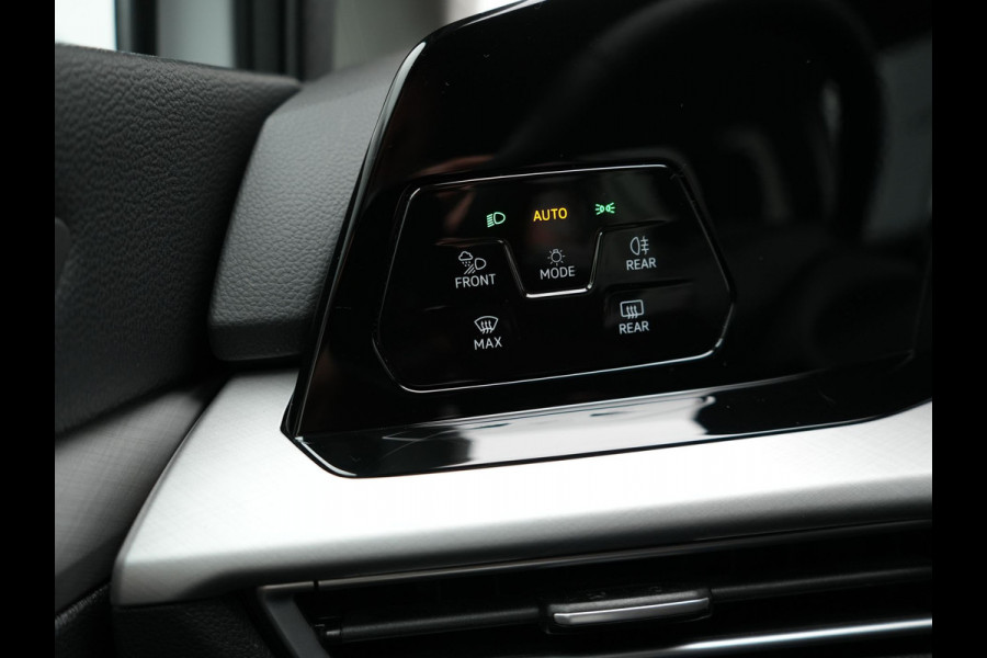 Volkswagen GOLF Variant 1.5 TSI Life Business 131pk | Adaptive Cruise | Camera | Alcantara Sportstoelen Verwarmd | IQ Light | Stuurverwaming |  Sfeerverlichting | Parkassist | Apple Carplay |