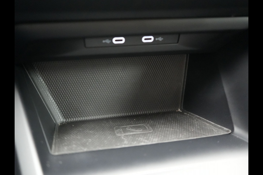 Volkswagen GOLF Variant 1.5 TSI Life Business 131pk | Adaptive Cruise | Camera | Alcantara Sportstoelen Verwarmd | IQ Light | Stuurverwaming |  Sfeerverlichting | Parkassist | Apple Carplay |
