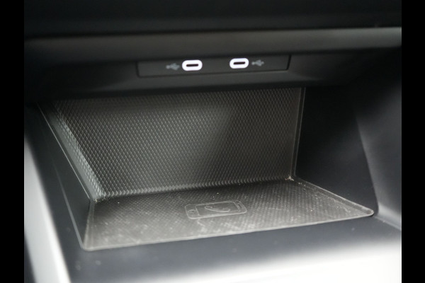 Volkswagen GOLF Variant 1.5 TSI Life Business 131pk | Adaptive Cruise | Camera | Alcantara Sportstoelen Verwarmd | IQ Light | Stuurverwaming |  Sfeerverlichting | Parkassist | Apple Carplay |