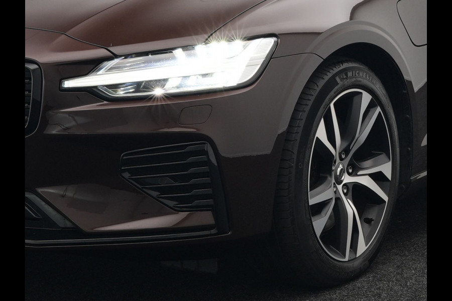 Volvo V60 T6 Recharge AWD R-Design Plug In Hybrid PHEV | Trekhaak af Fabriek |  Panodak | Lederen Sportstoelen Memory | Harman Kardon | Apple Carplay | Navigatie | Camera | L.M. 18" | DAB | Virtual |