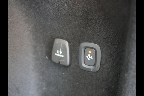 Volvo V60 T6 Recharge AWD R-Design Plug In Hybrid PHEV | Trekhaak af Fabriek |  Panodak | Lederen Sportstoelen Memory | Harman Kardon | Apple Carplay | Navigatie | Camera | L.M. 18" | DAB | Virtual |