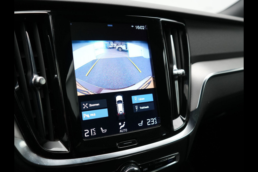 Volvo V60 T6 Recharge AWD R-Design Plug In Hybrid PHEV | Trekhaak af Fabriek |  Panodak | Lederen Sportstoelen Memory | Harman Kardon | Apple Carplay | Navigatie | Camera | L.M. 18" | DAB | Virtual |