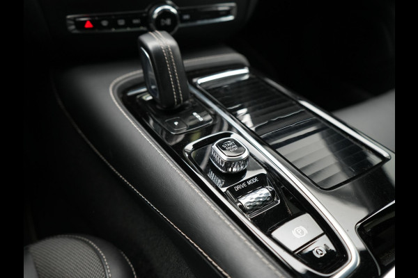 Volvo V60 T6 Recharge AWD R-Design Plug In Hybrid PHEV | Trekhaak af Fabriek |  Panodak | Lederen Sportstoelen Memory | Harman Kardon | Apple Carplay | Navigatie | Camera | L.M. 18" | DAB | Virtual |
