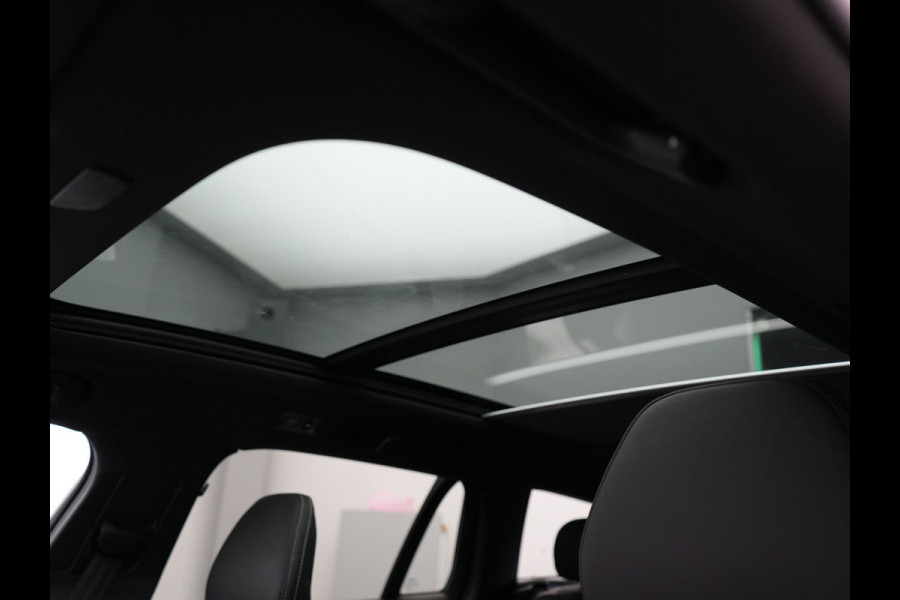Volvo V60 T6 Recharge AWD R-Design Plug In Hybrid PHEV | Trekhaak af Fabriek |  Panodak | Lederen Sportstoelen Memory | Harman Kardon | Apple Carplay | Navigatie | Camera | L.M. 18" | DAB | Virtual |